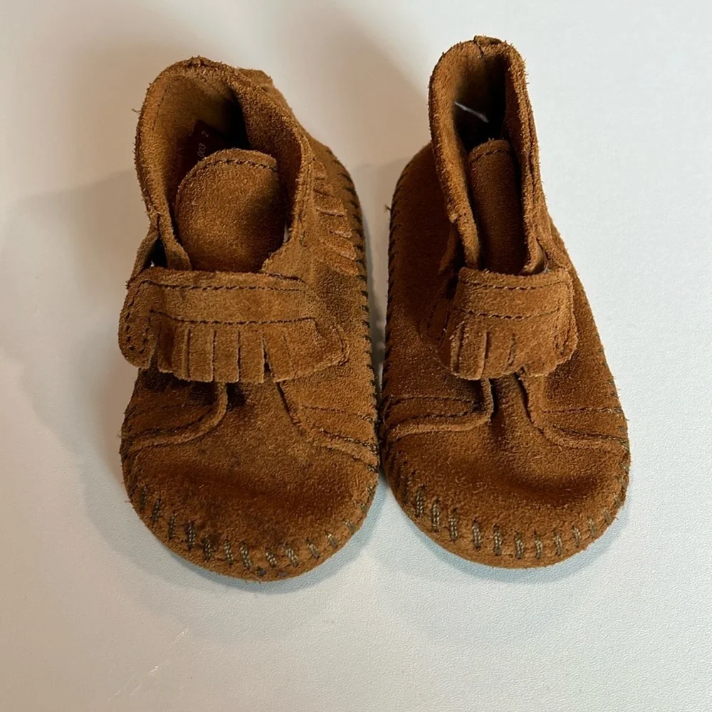 Minnetonka - size‎ 3 baby crib shoes, fringe moccasins